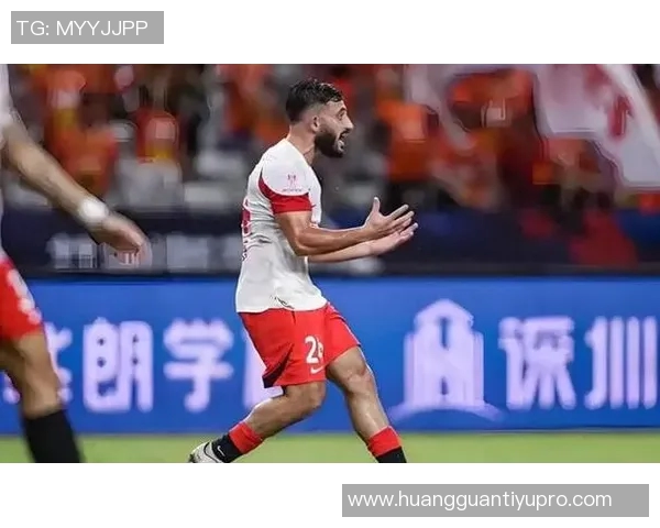 上海海港全力备战新赛季加布里埃尔回归训练场积极恢复状态