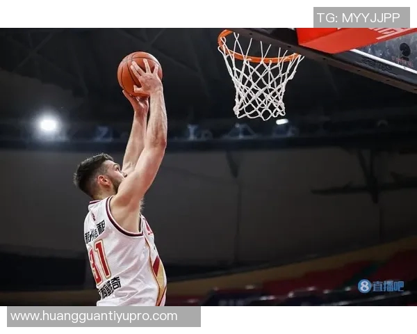 弗菲表现出色6投3中贡献12分3篮板1助攻1盖帽展现实力