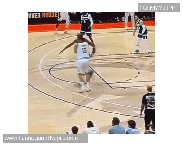 约基奇首节全力以赴对决戈贝尔5投全中砍下13分5篮板3助攻 约基奇首节全力以赴对决戈贝尔5投全中砍下13分5篮板3助攻