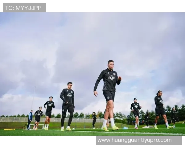 利桑德罗随队训练状态回暖预计十月底前重返赛场